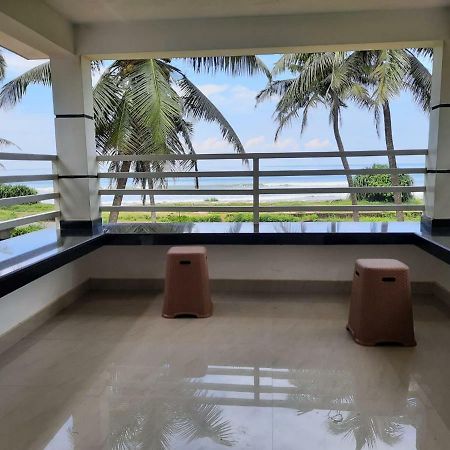 Corniche Beach Resort Mulappilangād Exterior foto